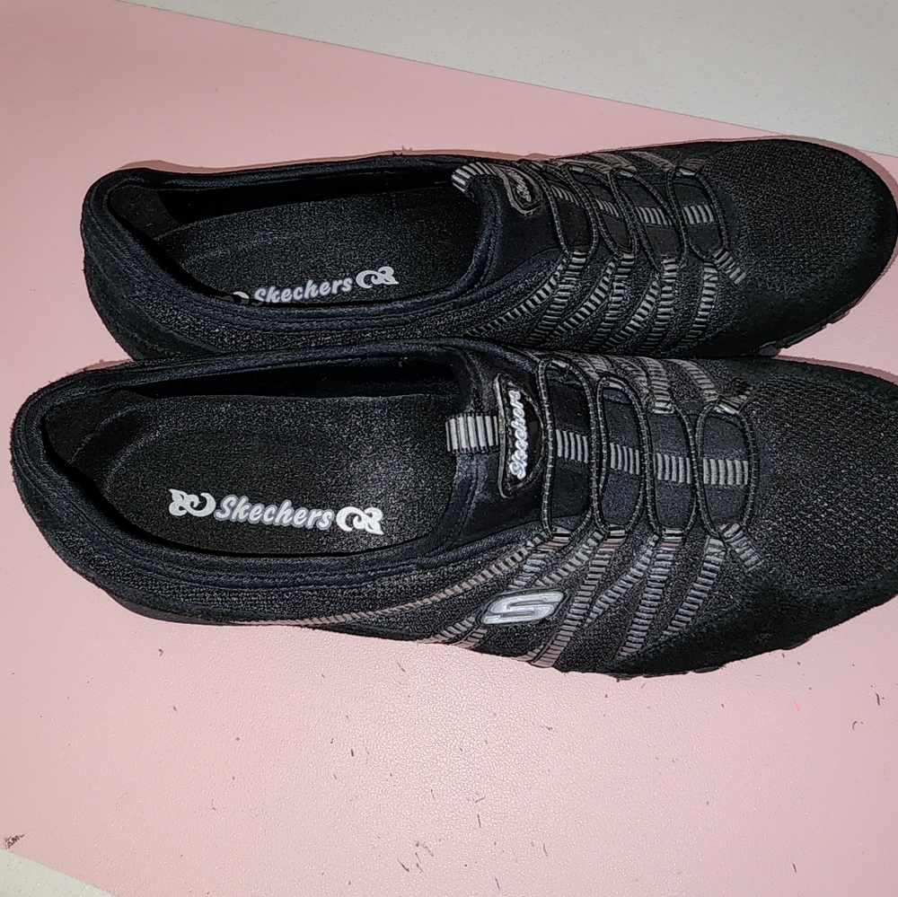 Skechers Women's Black Casual Shoes Size 11M NWOT